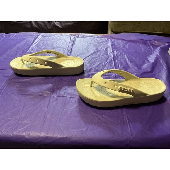 Crocs Iconic Comfort‎ Classic Flip Flops Sandal Thong Womens 9 Bone - Picture 1 of 5